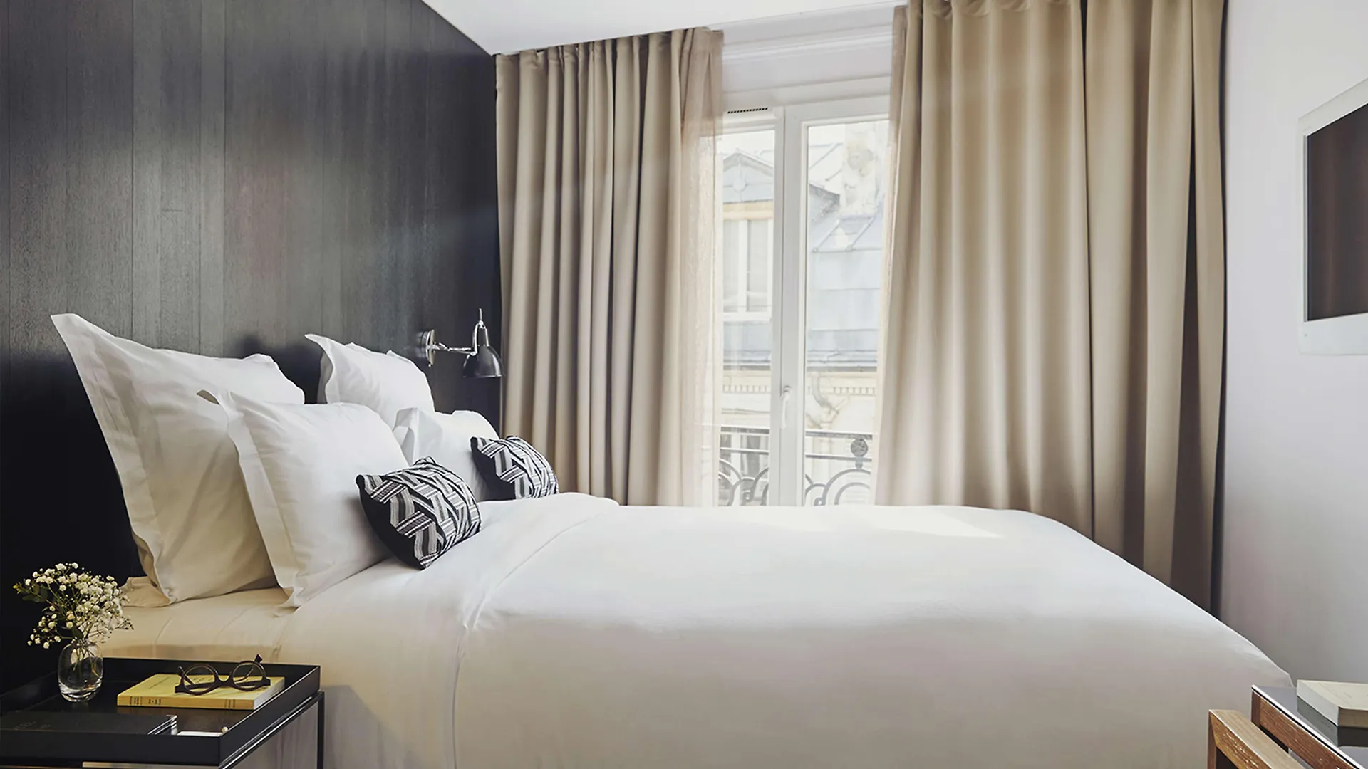 9hotel Opera