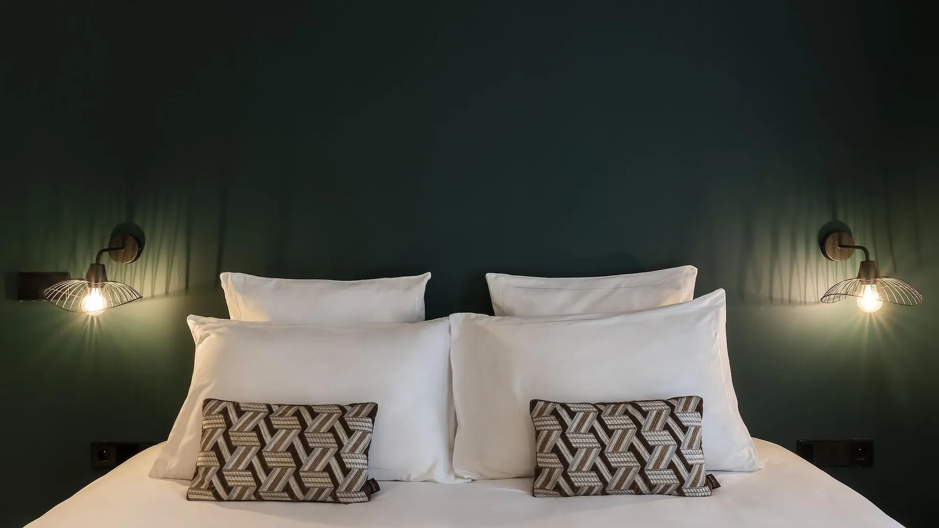 9hotel Opera